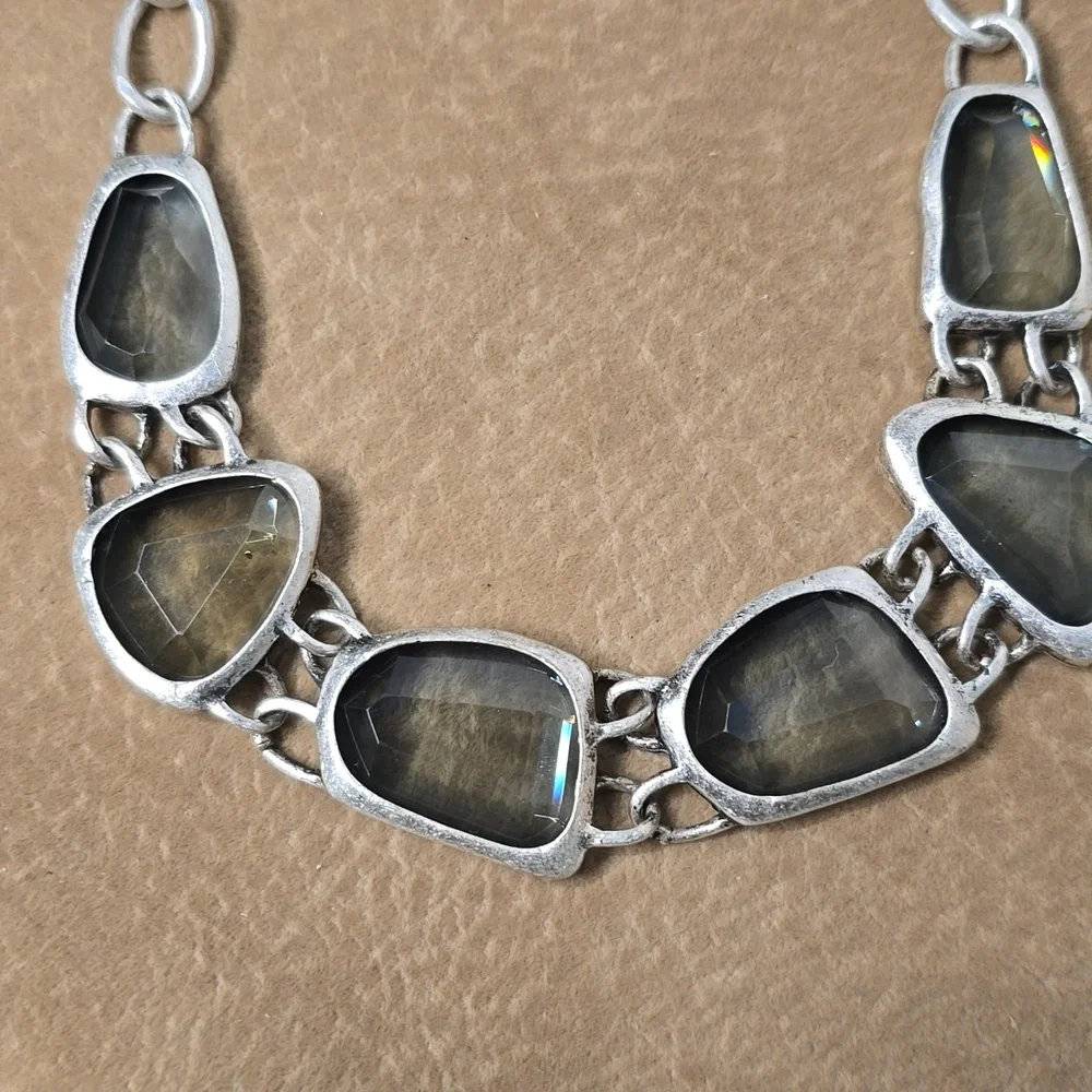Vintage Avon Silver Tone Green Blue Green Necklace - Picture 7 of 8